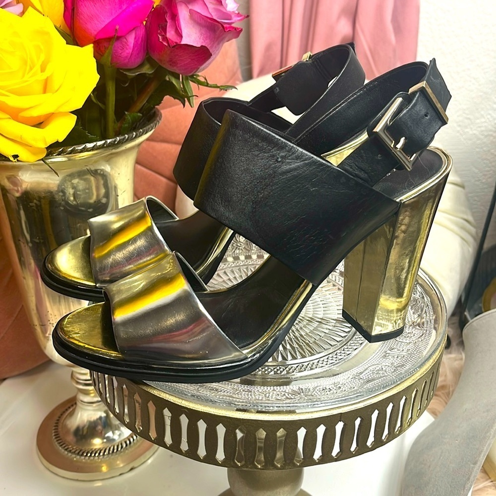 KENNETH COLE BLACK & SILVER BLOCK HEEL SANDAL